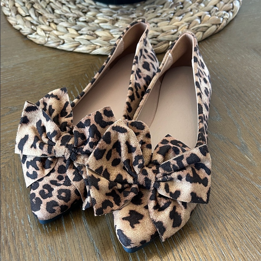Leopard Bow Pointed-Toe Women’s Flats - Tan/Black